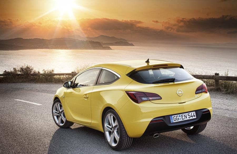 Opel Astra GTC 2011 года  (фото 10 из 23)